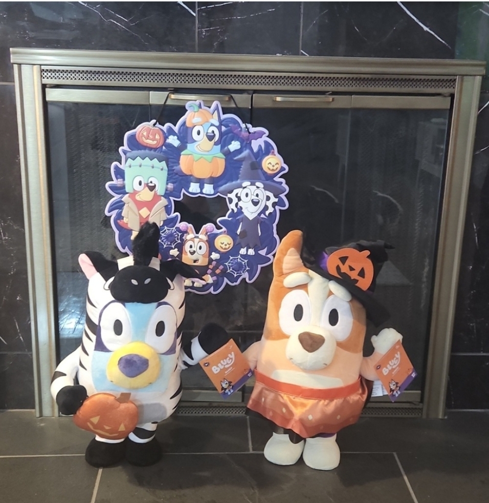 NWT Disney Halloween Doorway Greeters Decor Bluey Bingo